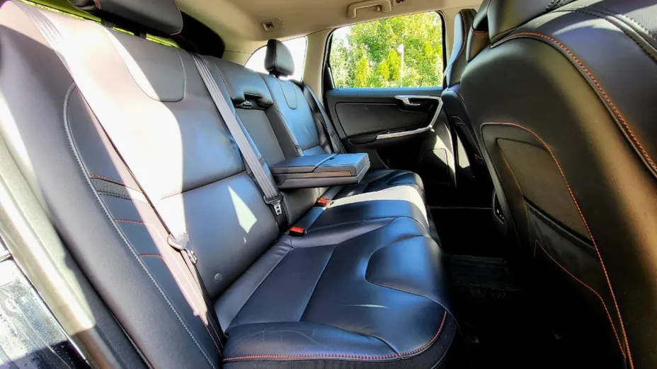VOLVO XC60 -