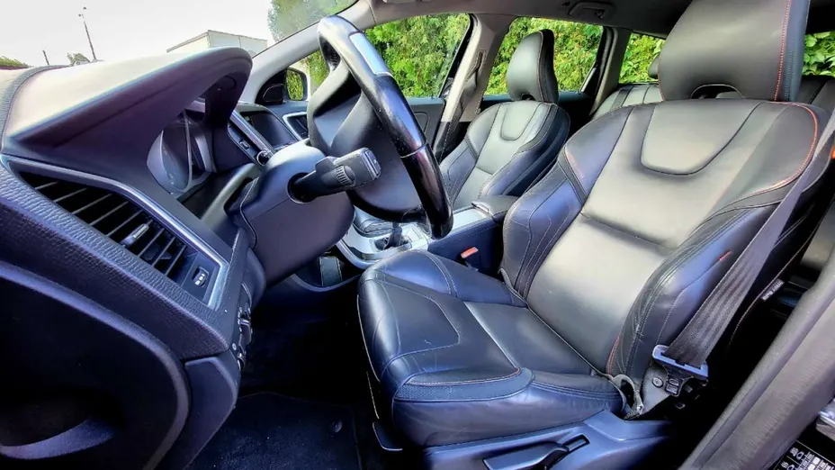 VOLVO XC60 -