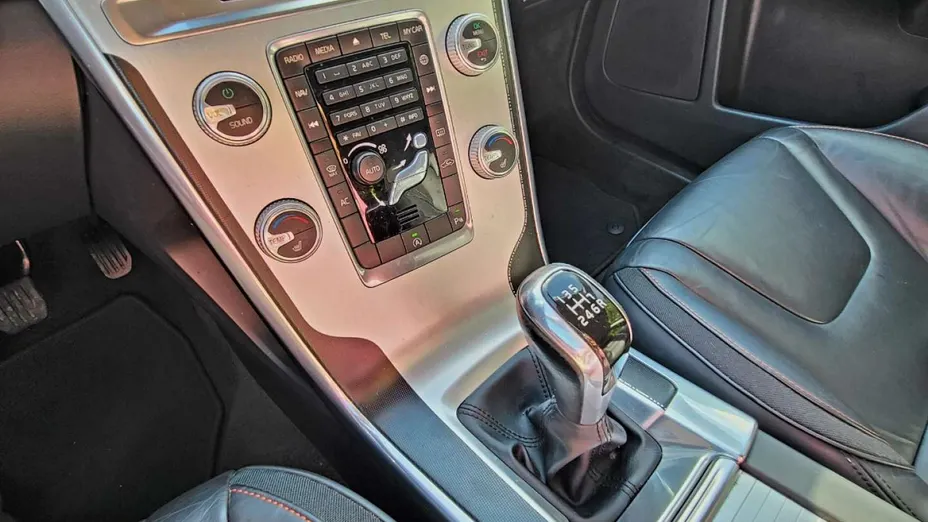 VOLVO XC60 -
