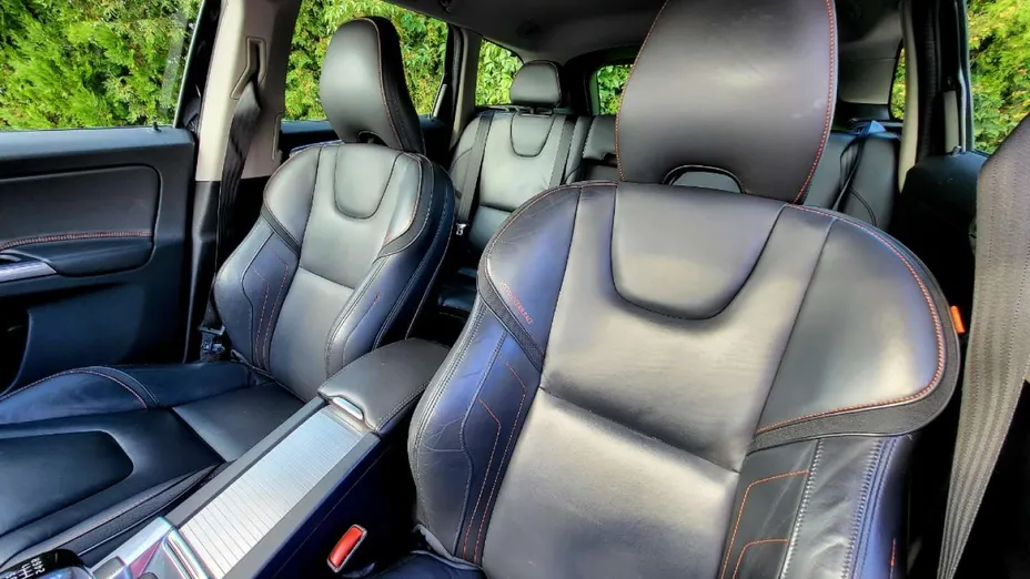 VOLVO XC60 -