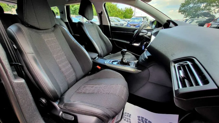 PEUGEOT 308 -