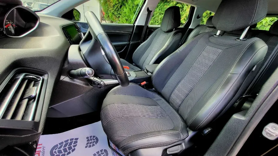 PEUGEOT 308 -