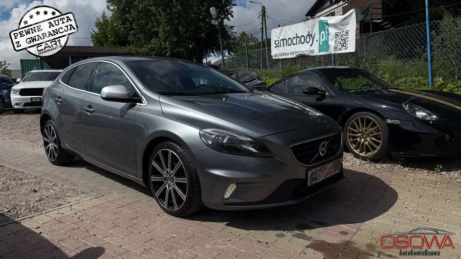 VOLVO V40 -