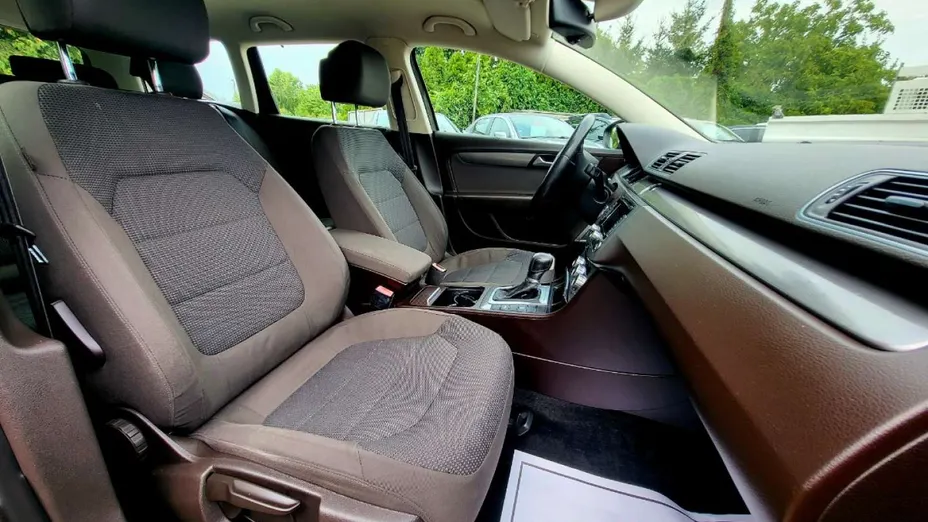 VOLKSWAGEN Passat -