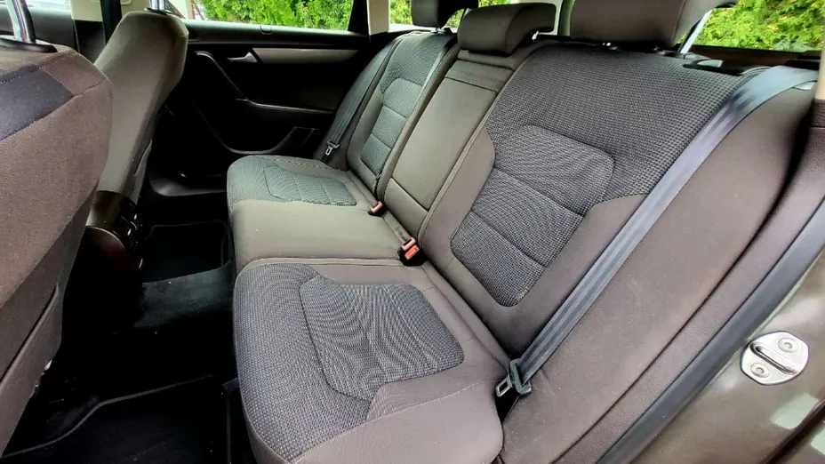 VOLKSWAGEN Passat -