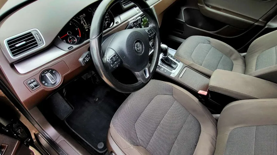 VOLKSWAGEN Passat -