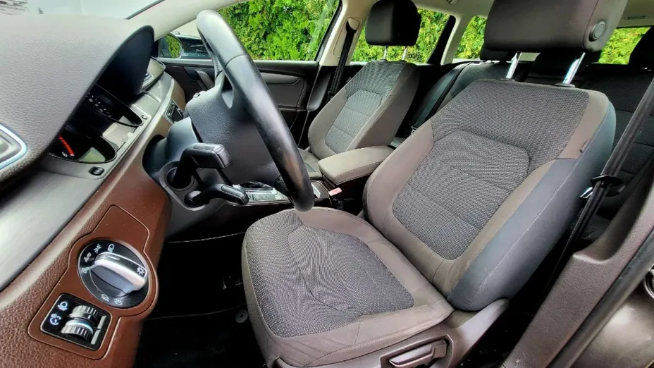 VOLKSWAGEN Passat -