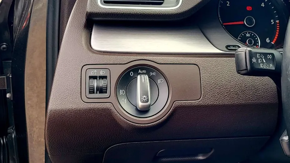 VOLKSWAGEN Passat -