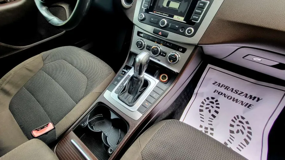 VOLKSWAGEN Passat -