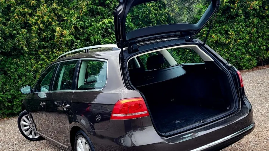 VOLKSWAGEN Passat -