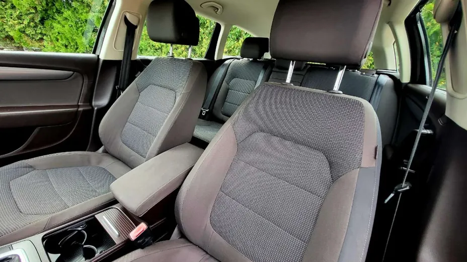 VOLKSWAGEN Passat -