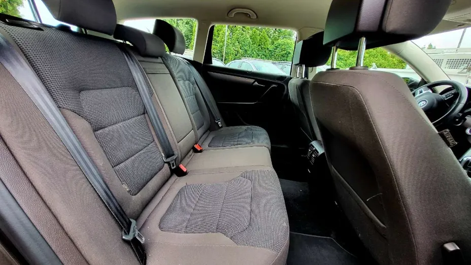 VOLKSWAGEN Passat -
