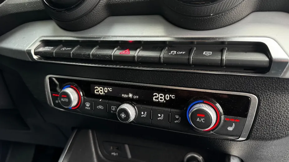 AUDI Q2 -