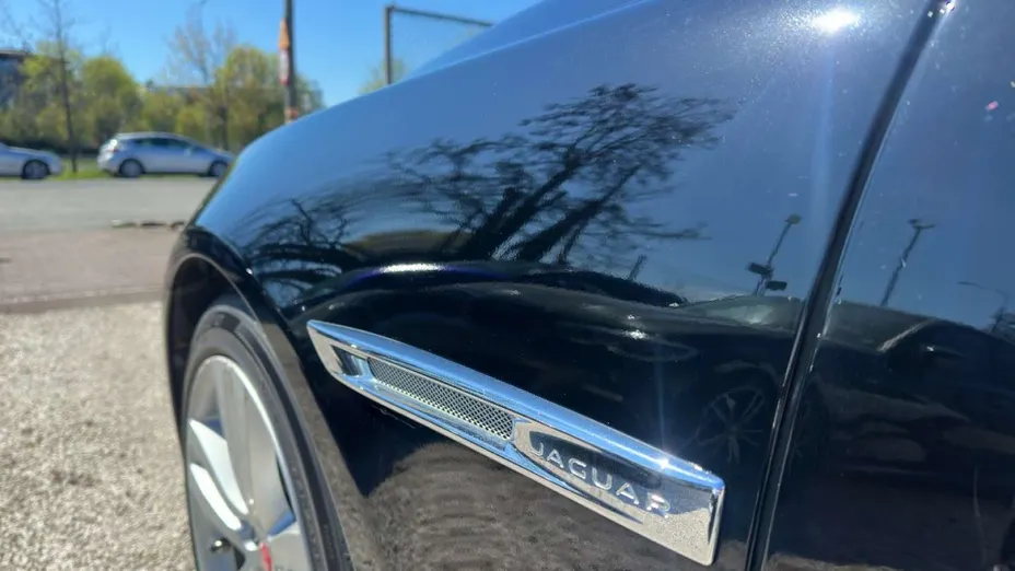 JAGUAR XJ -