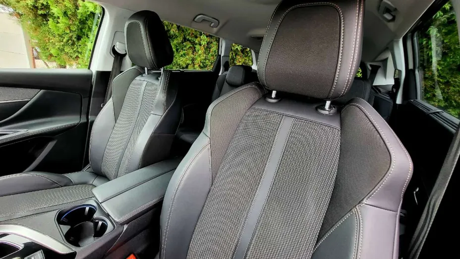 PEUGEOT 5008 -
