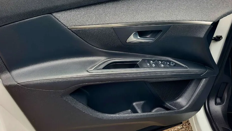 PEUGEOT 5008 -