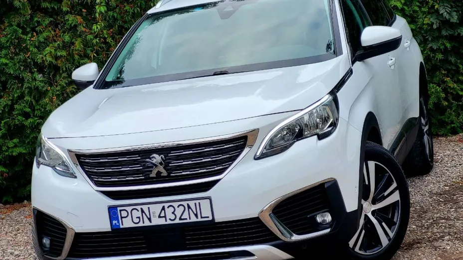 PEUGEOT 5008 -