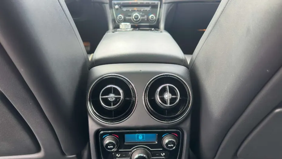 JAGUAR XJ -