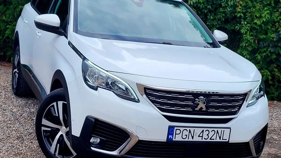 PEUGEOT 5008 -