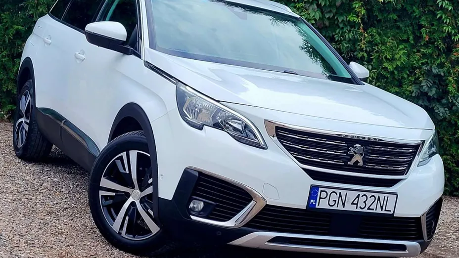 PEUGEOT 5008 -