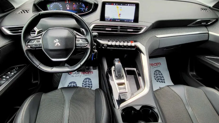 PEUGEOT 5008 -