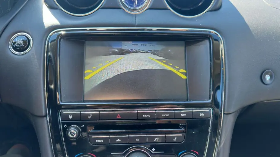 JAGUAR XJ -