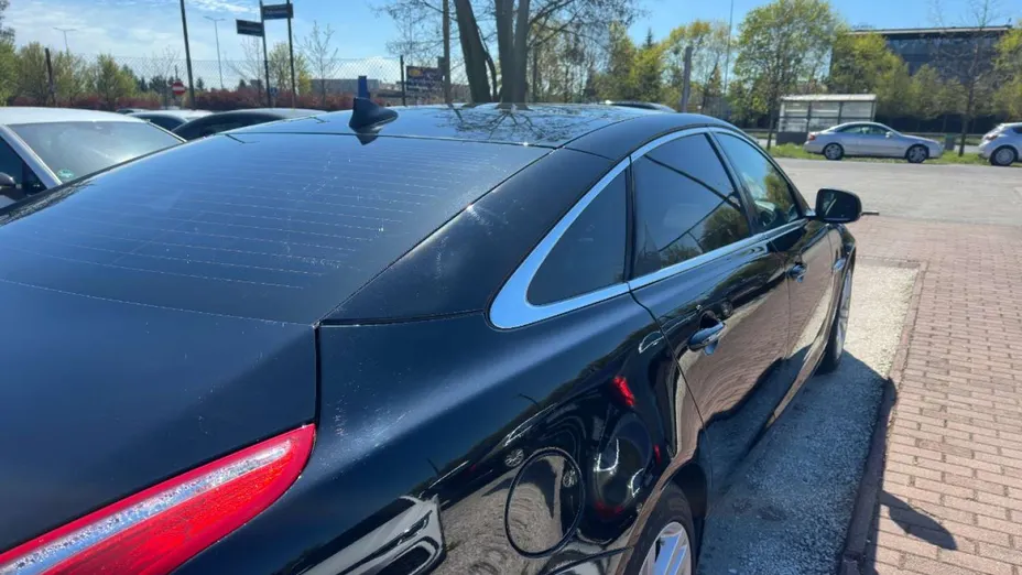 JAGUAR XJ -