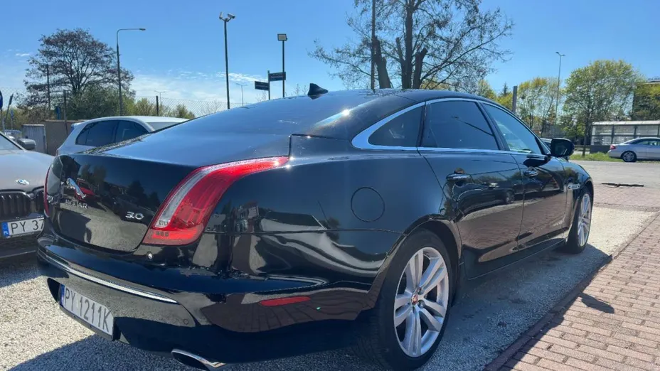 JAGUAR XJ -