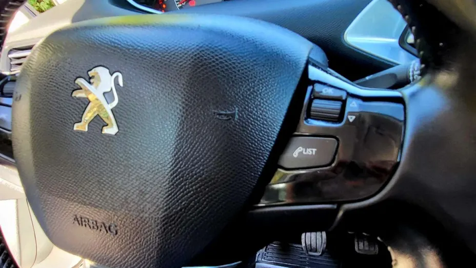 PEUGEOT 308 -