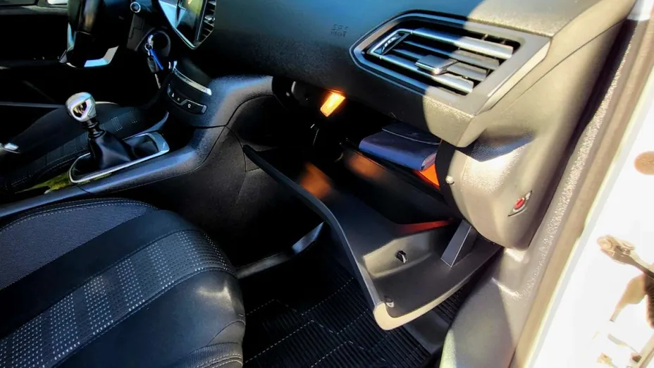 PEUGEOT 308 -