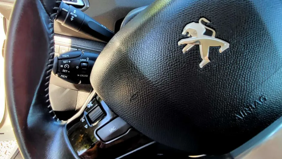 PEUGEOT 308 -
