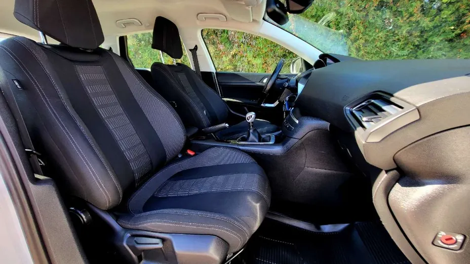 PEUGEOT 308 -