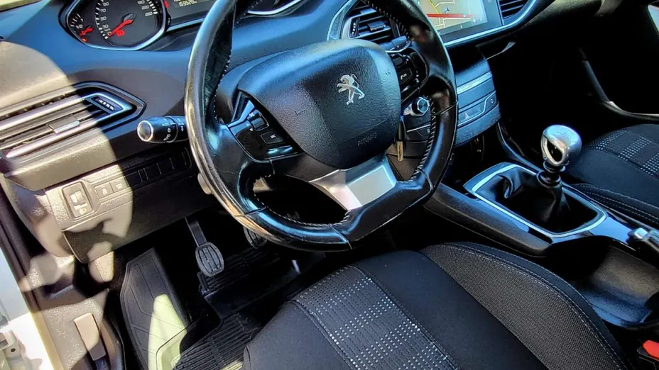 PEUGEOT 308 -