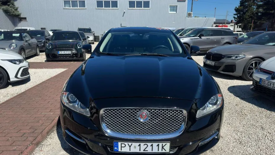 JAGUAR XJ -