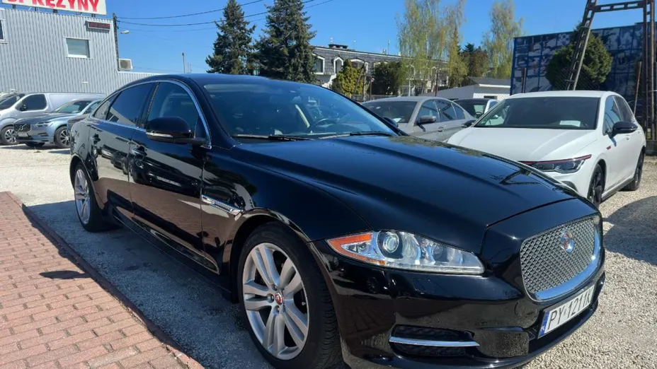 JAGUAR XJ -