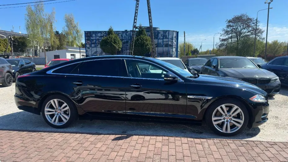 JAGUAR XJ -