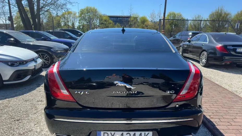 JAGUAR XJ -