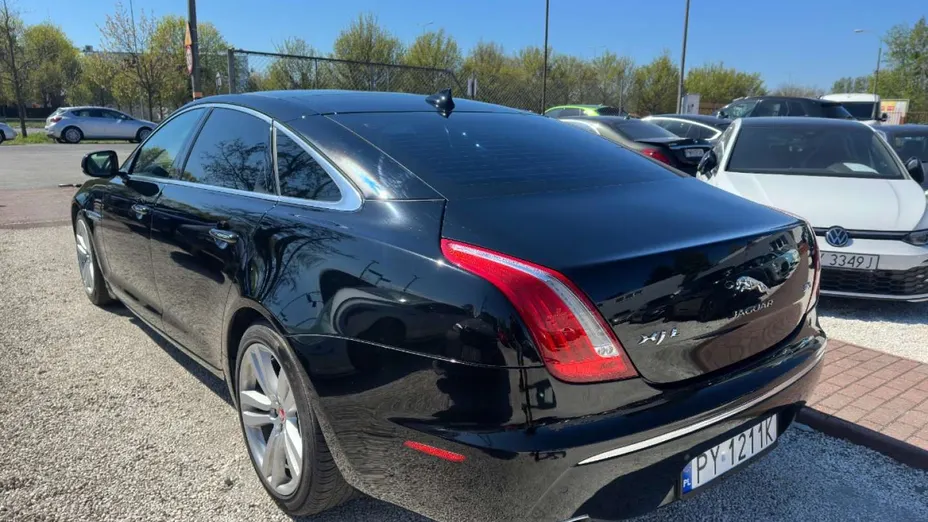 JAGUAR XJ -