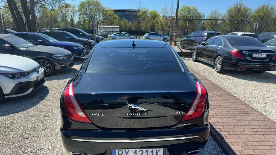 JAGUAR XJ -