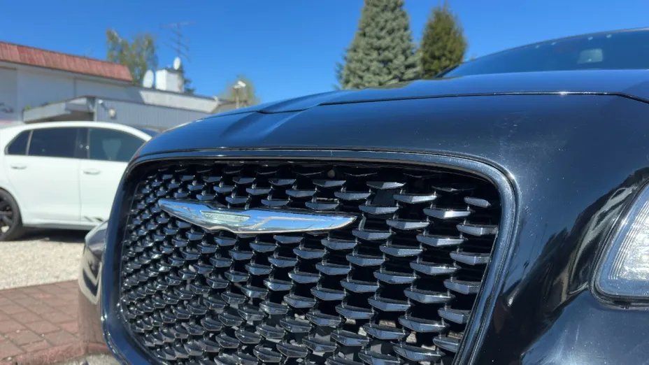 CHRYSLER 300s -