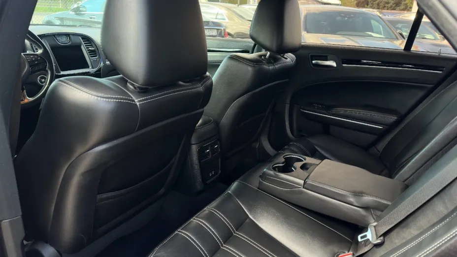 CHRYSLER 300s -