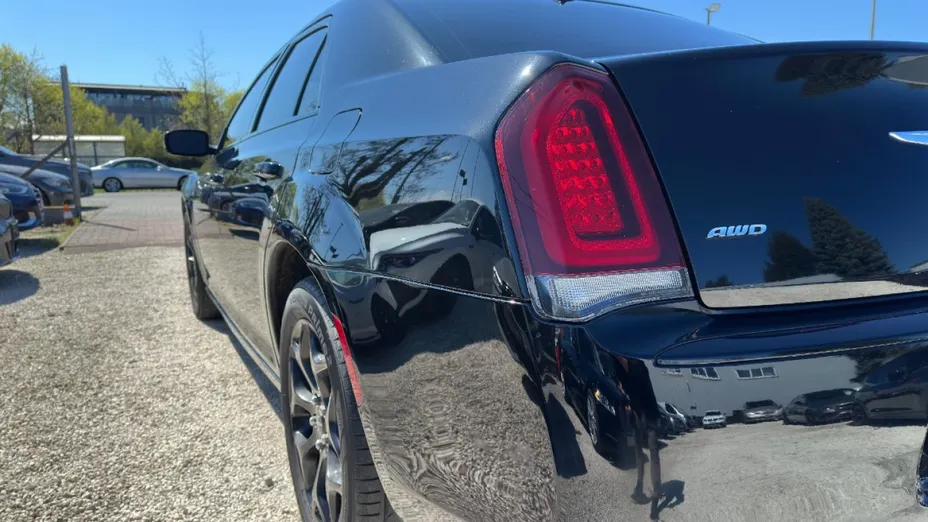 CHRYSLER 300s -