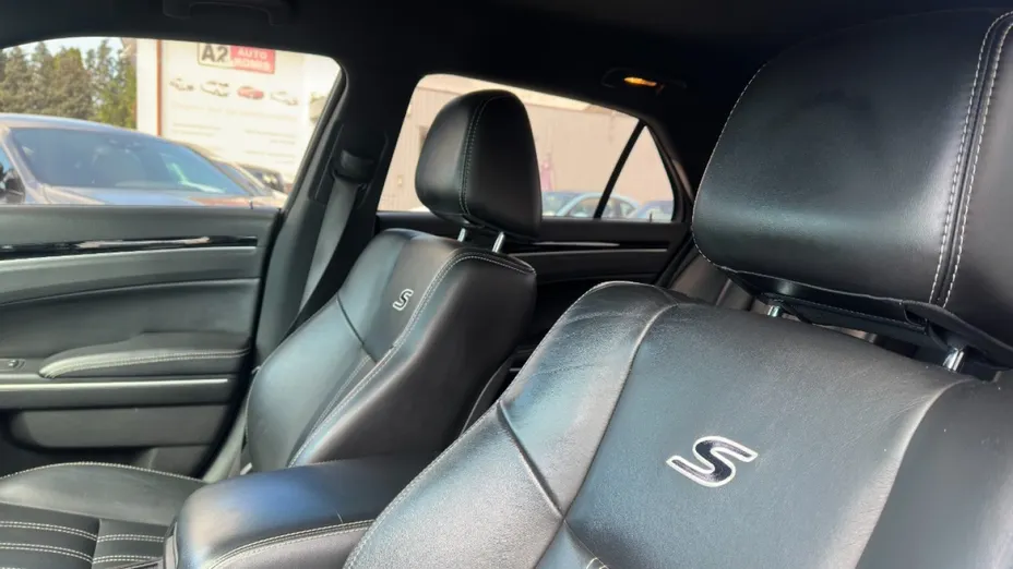 CHRYSLER 300s -