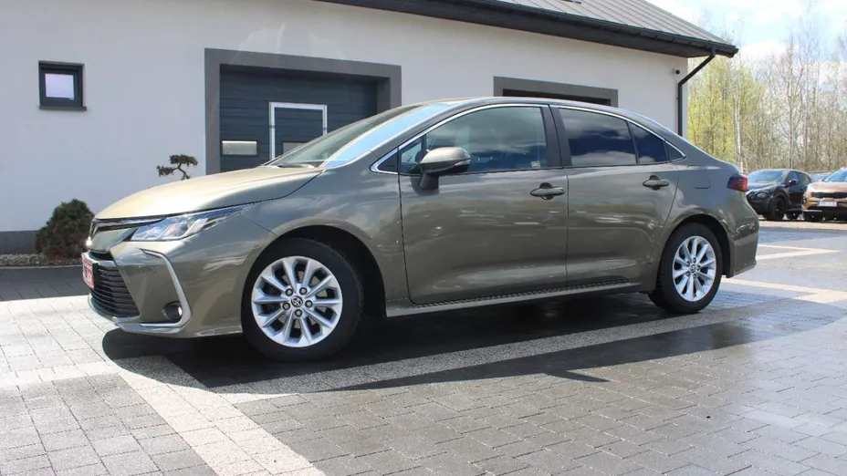 TOYOTA Corolla -