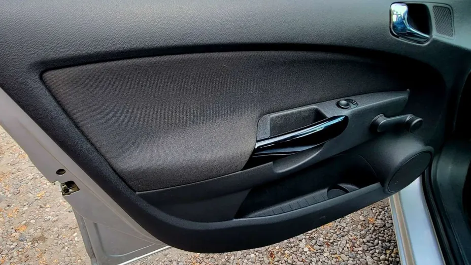 OPEL Corsa -
