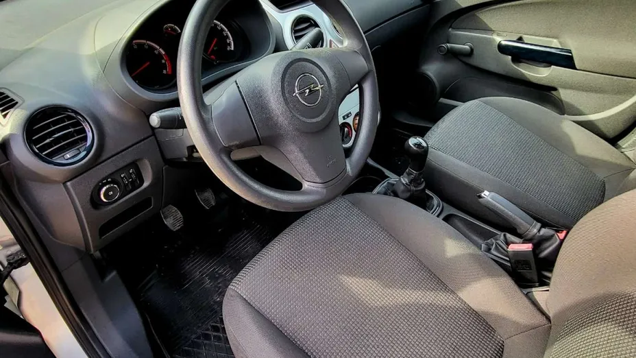 OPEL Corsa -