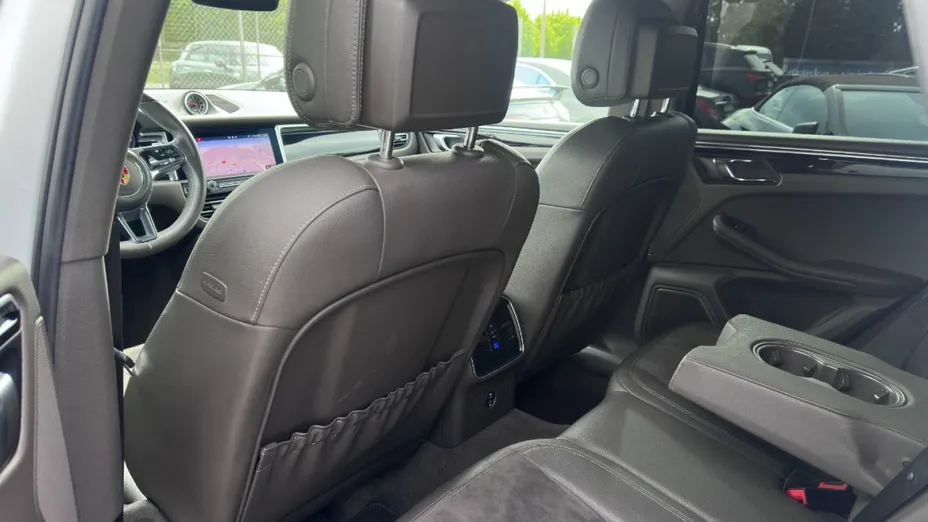 PORSCHE Macan -