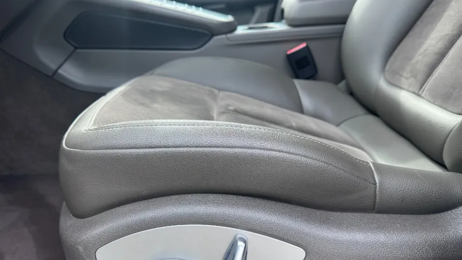 PORSCHE Macan -