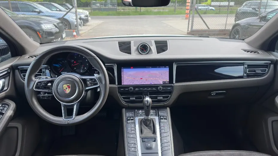 PORSCHE Macan -