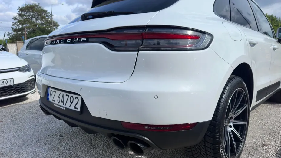 PORSCHE Macan -